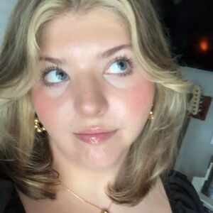 Meet your Posher, Claire